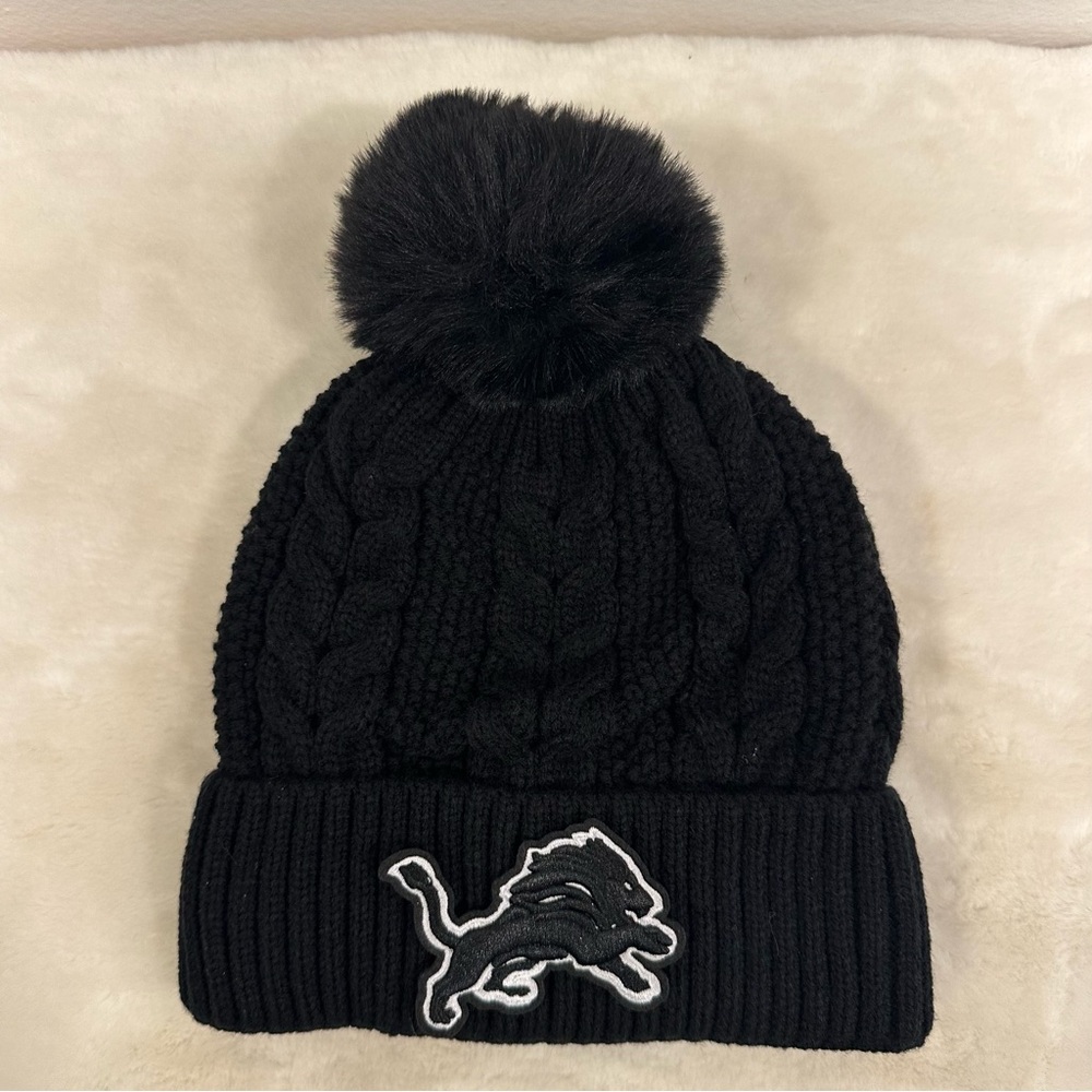 Detroit lions all Black Knit Pom-Pom Beanie hat!